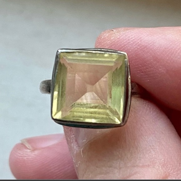 Vintage Jewelry - Sterling yellow stone ring